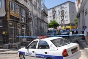 3. kattan d&uuml;şen inşaat iş&ccedil;isini kurtardı