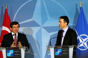 Davutoğlu Rasmussen'le g&ouml;r&uuml;şt&uuml;
