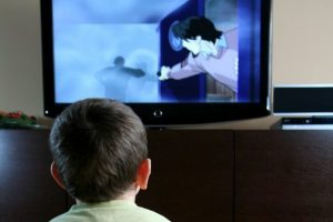 "&Ccedil;ocukları televizyon karşısında yalnız bırakmayın"