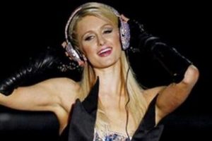 Paris Hilton DJ oldu yer yerinden oynadı