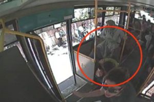 İşte halk otob&uuml;s&uuml;ndeki dehşet anları