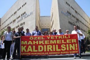 &Ccedil;ağdaş hukuk&ccedil;ular &ouml;zel yetkili mahkemelerin kapatılması i&ccedil;in toplandı
