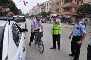 İneg&ouml;l'de şekerli trafik denetimleri işe yaradı