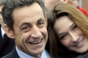 Carla Bruni-Sarkozy bebek bekliyor