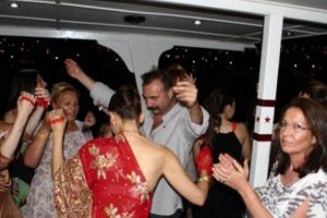 Bursa'nın damadı Okta Kaynarca d&ouml;kt&uuml;rd&uuml;