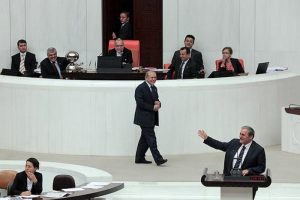 K&uuml;rs&uuml;de ''sessiz eylem''