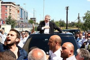 Aziz Yıldırım tahliye edildi
