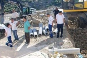Kep&ccedil;e iş&ccedil;inin kafasını kopardı!