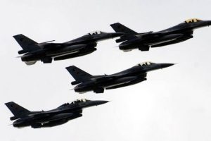 Sınırda F-16'lar havalandı