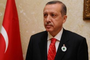 Erdoğan "Srebrenitsa &ccedil;i&ccedil;eği"ni taktı