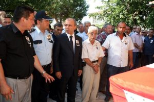 Kalp krizi ge&ccedil;iren polis memuru toprağa verildi