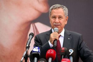 Arın&ccedil;'tan gazetecilerin sorusuna esprili cevap