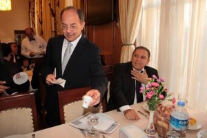 Bakan masalardan ''tuzluk''ları kaldırdı