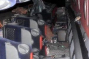 Yolcu otob&uuml;s&uuml; devrildi