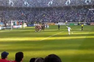 Beckham'dan yine s&uuml;per bir gol