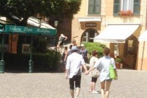 Portofino'da el ele