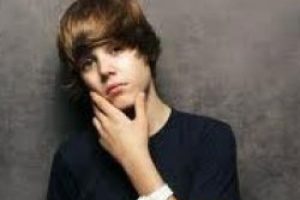 Justin Bieber liseden mezun oldu