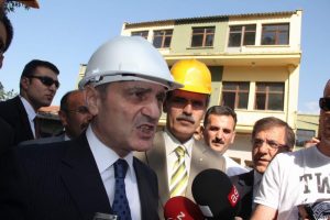 Kentsel d&ouml;n&uuml;ş&uuml;me ilk kazma Bursa'dan vuruldu