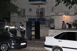 Polis lojmanları &ouml;n&uuml;nde patlama