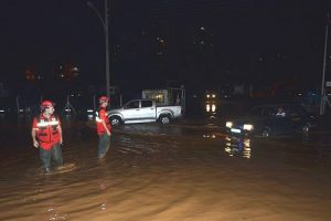 Trabzon'da u&ccedil;uşlara yağmur engeli