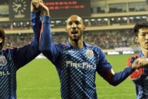 Anelka'nın tepesi attı