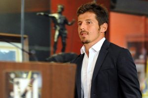 Emre formanın kapmak istiyor