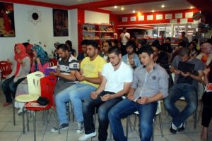 Dershanede toplu KPSS duası