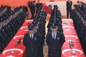 Polis performansa g&ouml;re terfi edecek