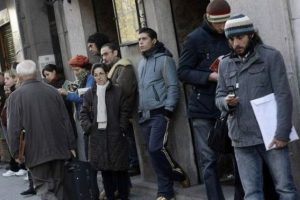 Kadınlar 'cinsiyet' erkekler 'işsizlik' baskısı altında