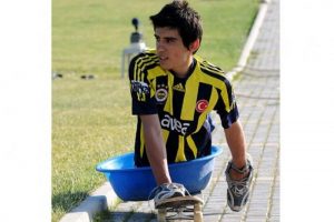 Fenerbah&ccedil;e aşkı engel tanımadı