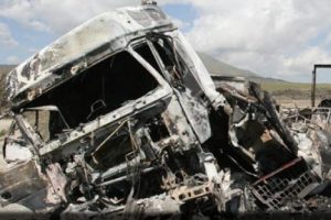 Ter&ouml;ristler 11 TIR'ı yaktı