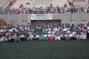 Gen&ccedil; futbolcuların sertifika heycanı