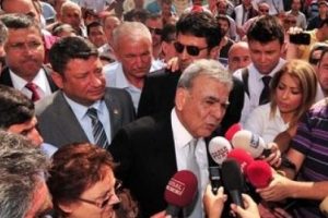 İzmir'deki yolsuzluk davasında 17 tahliye