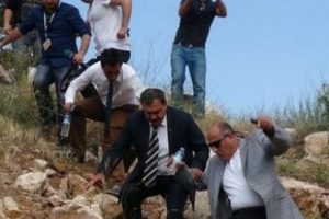 İlk m&uuml;dahale Bakan'dan
