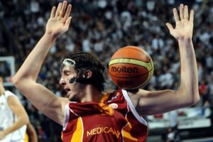 Milli basketbolcu Aldemir'e durmak yok