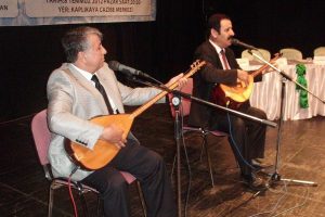 Bursalı aşıklar Esad'ı taşladı!