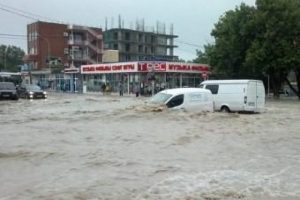 Rusya'yı da sel vurdu: 78 &ouml;l&uuml;