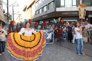 Bursa sokaklarında karnaval coşkusu
