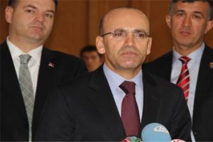 Maliye Bakanı'nın c&uuml;zdanında ka&ccedil; para var?