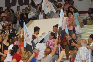 CHP'li kadınlardan Kılı&ccedil;daroğlu'nu şoke eden protesto