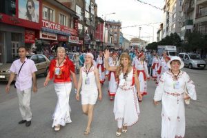 İneg&ouml;l'de festival coşkusu başladı