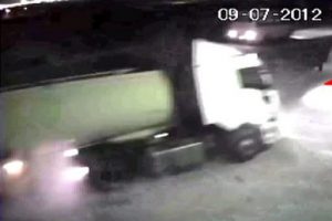 Tanker iş yerine b&ouml;yle daldı