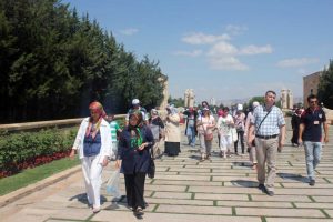 Nil&uuml;ferliler,  Atat&uuml;rk'&uuml;n Anıtkabir'deki mozolesini gezdiler