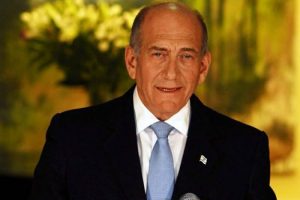 Olmert yolsuzluktan su&ccedil;lu bulundu