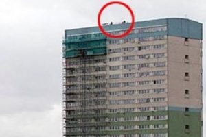 Londra'da apartman &ccedil;atısına f&uuml;ze isyanı