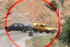 Ara&ccedil;lara bomba d&uuml;zeneği kurup yolun ortasına bıraktılar