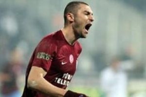 Burak Yılmaz G.Saray yolunda