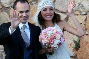 Bar&ccedil;a'nın yıldızı Andreas Iniesta evlendi