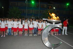 Depremzede kızlardan Kızılay kampına ateş gecesiyle veda