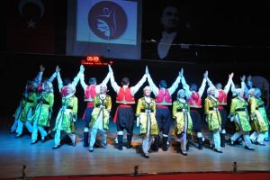 Altın Mobilya Halk Dansları yarışmasının birincisi Kosova